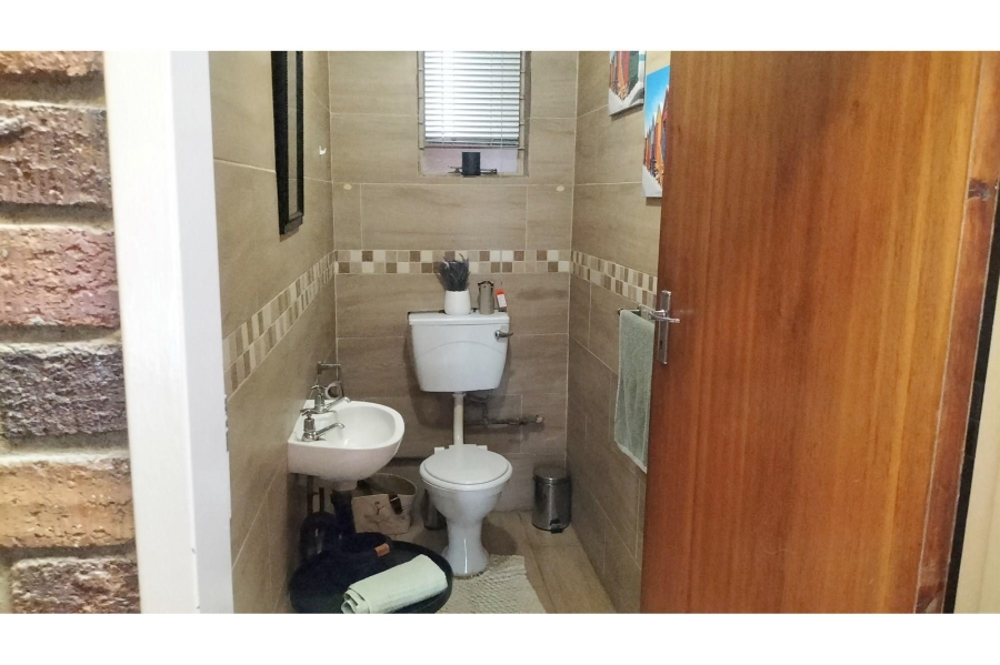 5 Bedroom Property for Sale in Elandsrand North West